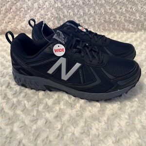 New Balance Men's Black Athletic Shoes with Gray Logo